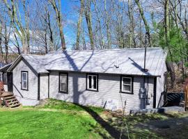 Little Birch, hotel malapit sa Auburn/Lewiston Municipal Airport - LEW, Gray