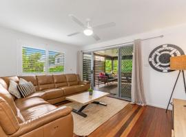 Convent Cottage - Pet friendly home in the centre of town, hotel em Yamba