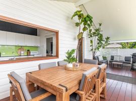 High Three - Downtown Beach House, holiday home in Yamba