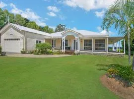 Island Getaway - Waterfront near Yamba