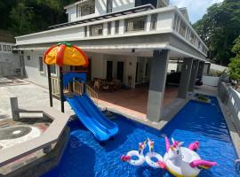 Villa near SPICE Arena 3BR 15PAX with KTV Pool Table and Kids Swimming Pool โรงแรมในบายันเลอปาส