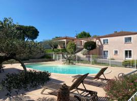 Gîte du Mercadal Les Pujols, hôtel à Pamiers près de : La ferme aux bisons