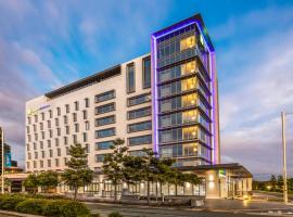 Holiday Inn Express & Suites Sunshine Coast, an IHG Hotel, hotel in Maroochydore