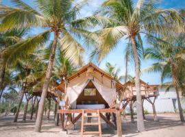 Hola Beach - Beach Club & Eco Glamping Resort – ośrodek wypoczynkowy w mieście Ấp Gò Dinh
