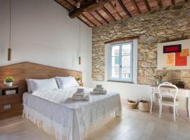 La Casetta di Nise, charming private spa, hotel amb aparcament a Castelnuovo dellʼAbate