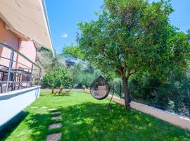 Almyros Aktis private garden apartment, Hotel in Kalamata