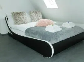 Dachgeschoss-Apartment mit Küche & kostenloser Parkplatz