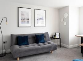 Lovely, comfortable 2-bed Braehead - free parking - Pass the Keys, hotell i Renfrew