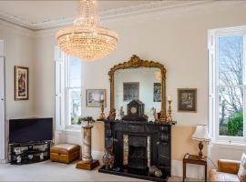 Stunning Apartment in Victorian Villa with Garden, erivajadustega arvestav hotell sihtkohas Torquay