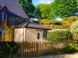Le Vieux Moulin Gites - A charming stone cottage with garden view and seasonal pool