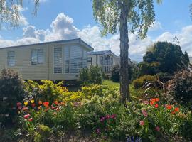 Cleethorpes Pearl Holiday Park, glamping site in Humberston
