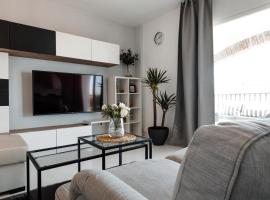 Spacious 2-bedroom apartment with free parking, hotel in Sitio de Calahonda