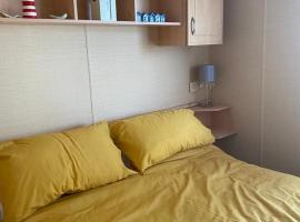 Comfy 2 bed holiday caravan, apartamento em Whitstable