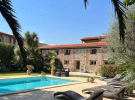 Domaine De La Tannerie chambres d'hôtes et appartements, hotel com jacuzzis em Prades