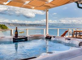 Apartments Habek, hotel with hot tubs in Vrboska