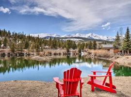 Breck Condo with Hot Tub Access 6 Mi to Ski Resort!, rental liburan di Breckenridge
