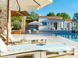 Ca Aquamarine -Luxurious villa, walking distance from Saona Beach, hotel a Cala Saona