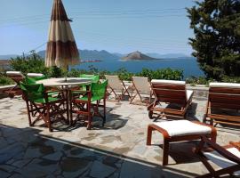 Fantastic House with a Wonderful View of the Sea, βίλα στους Καπότηδες