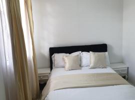 Lovely 2 and 1 bedroom guest units Karen, hôtel à Nairobi près de : Musée Karen Blixen