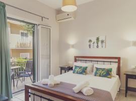 Maria Olga Apartments: Benitses'te bir otoparklı otel