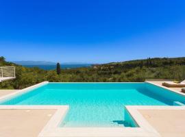 Koroni - Villa Merkouri - Entire Villa with Panoramic view, sewaan penginapan tepi pantai di Koroni