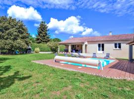 Gorgeous Home In S,laurent-la-vernede With Outdoor Swimming Pool, cottage di Fontarèches