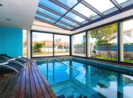 빌라포르투니에 위치한 홀리데이 홈 Villa Girasol piscina climatizada Planet Costa Dorada