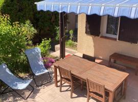 Maison avec jardinet, piscine commune à Lacanau océan, holiday home in Lacanau-Océan