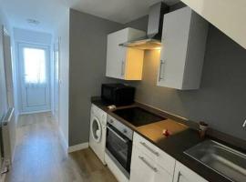 Basingstoke 1x Double bed and Sofa bed, vacation rental in Sherborne Saint John