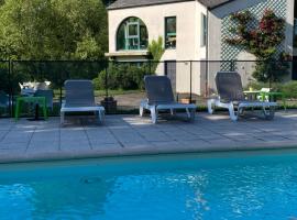 Golf Hotel Colvert - Piscine extérieure et Room Service, готель у місті Левернуа