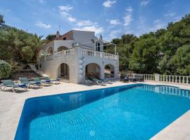 Villa Luminosa, holiday home in Port d'Addaia