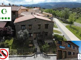 Casa Rural Al-Mofrag y Apartamentos El Mirador de Monfragüe, holiday home in Villarreal de San Carlos