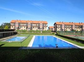 Apartamento con Vistas en Complejo Residencial, hotel en Comillas