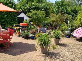 Cobweb Cottage Studios, cottage in Spooner Row