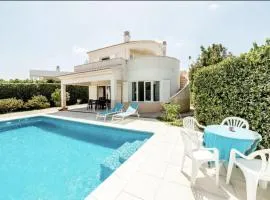 Villa with pool in Cala Blanca with sea views