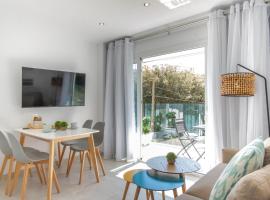 Sunny apartment 1B with balcony & pool in canyamel, Hotel in Capdepera
