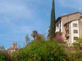 CAL TÒFONES, Baixos 2. Allotjament turístic a Borredà، فندق رخيص في Borredá