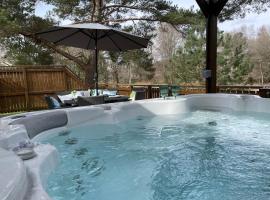 Luxury Riverside Lodge, Blair Atholl, hotel near Blair Atholl Golf Club, Pitlochry