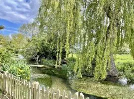 Willow Tree Lodge - Cosy lodge in the heart of the Kent countryside