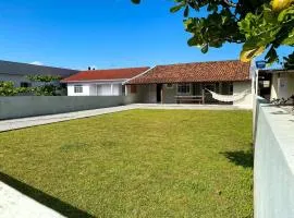 CASA COMPLETA para alugar na Praia da Pinheira.