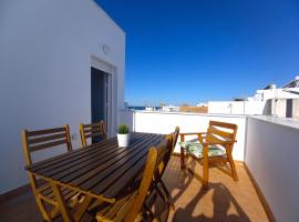 Casa Ortiz with private roof terrace - oceanview, hotel v destinaci Conil de la Frontera