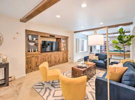 Luxe Garden-Level Apartment with Sauna and Gym!, hotel cerca de Montaña Cheyenne, Colorado Springs