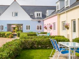 Ellingham Self-Catering Cottages, villa in St Peter Port