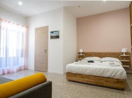 Via Venezia 32 Room, מקום אירוח B&B בפטרליה סוטאנה