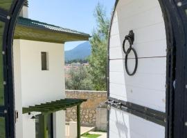 Beacon Hill Suites-Adults Only, hotel in Akyaka