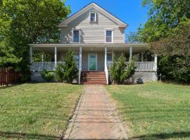 Captains Quarters by the Bay cottage, renta vacacional en Norfolk