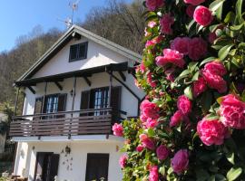 Casa delle azalee, holiday home in Gravellona Toce