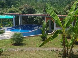 Magic Mountain Lodge, Hotel in Las Lajas