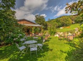 Pension Auf der Olk mit Röpertsmühle, lacný hotel v destinácii Veldenz