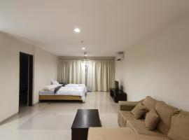 Spacious & Homey Apartment at Marina Island by JoMy Homestay, hotel in Lumut